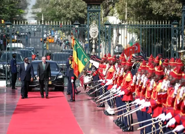 Erdoğan Senegal'de resmi törenle karşılandı Erdoğan Senegal'de resmi törenle karşılandı