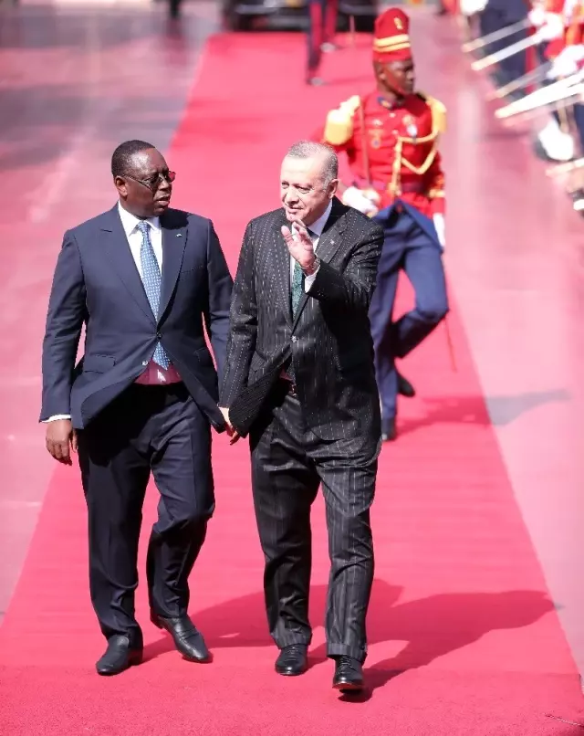 Erdoğan Senegal'de resmi törenle karşılandı Erdoğan Senegal'de resmi törenle karşılandı