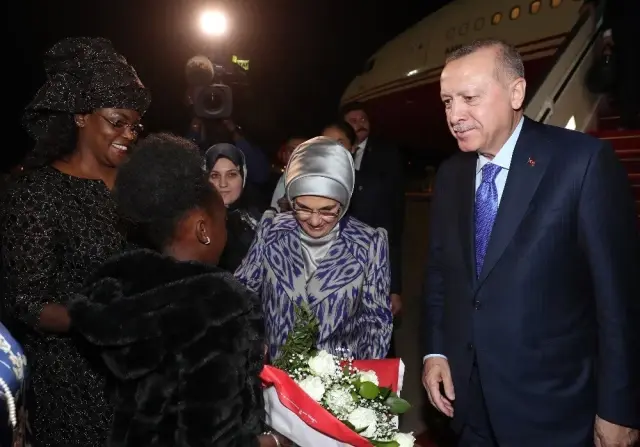 Erdoğan Senegal'de resmi törenle karşılandı Erdoğan Senegal'de resmi törenle karşılandı
