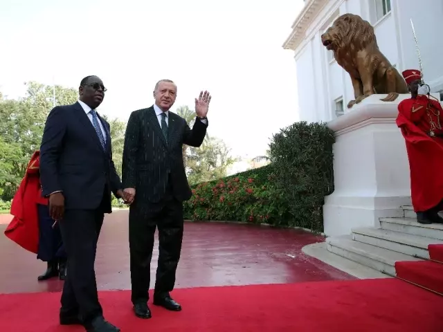 Erdoğan Senegal'de resmi törenle karşılandı Erdoğan Senegal'de resmi törenle karşılandı