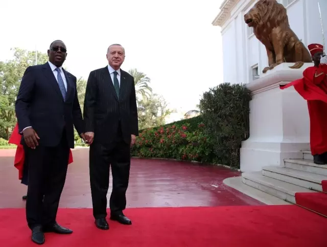 Erdoğan Senegal'de resmi törenle karşılandı Erdoğan Senegal'de resmi törenle karşılandı