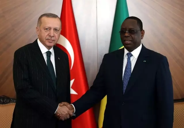 Erdoğan Senegal'de resmi törenle karşılandı Erdoğan Senegal'de resmi törenle karşılandı