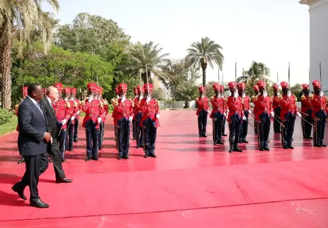 Erdoğan Senegal'de resmi törenle karşılandı Erdoğan Senegal'de resmi törenle karşılandı