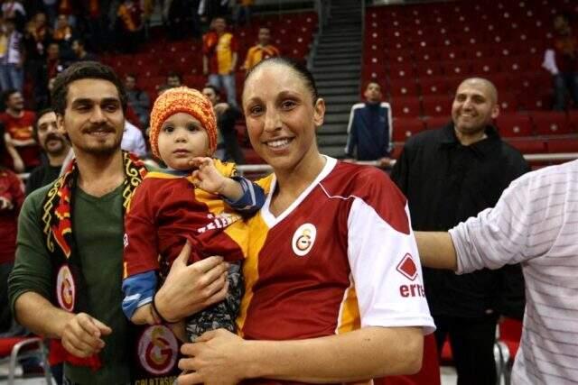 G.Saray ve F.Bahçe'nin eski oyuncusu, Kobe Bryant'ı anlatırken gözyaşlarını tutamadı