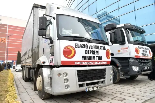 Kastamonu Belediyesinin yardım tırları yola çıktı Kastamonu Belediyesinin yardım tırları yola çıktı