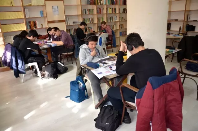 Millet Kıraathanesi tatilde öğrencileri ağırlıyor Millet Kıraathanesi tatilde öğrencileri ağırlıyor