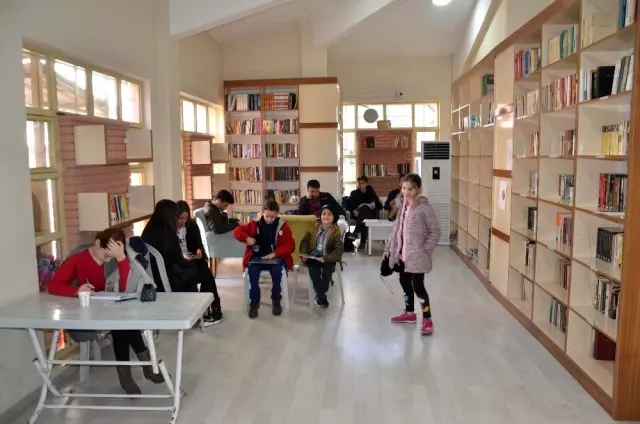 Millet Kıraathanesi tatilde öğrencileri ağırlıyor Millet Kıraathanesi tatilde öğrencileri ağırlıyor