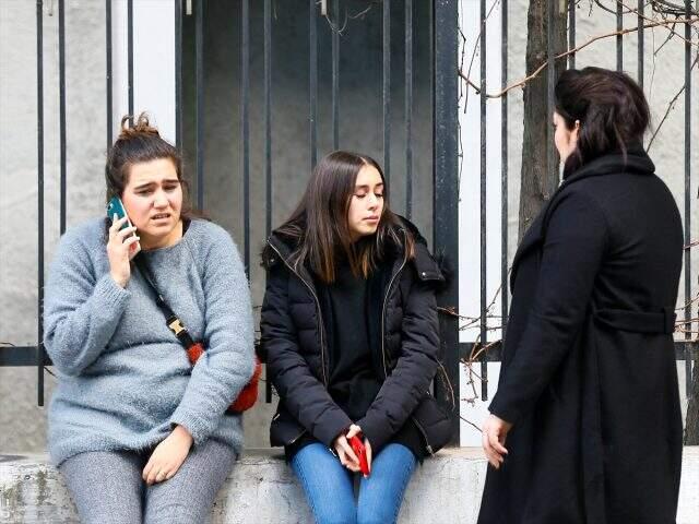 Son dakikla: Manisa'da meydana gelen 5,1 büyüklüğündeki deprem sonrası vatandaşlar sokağa döküldü