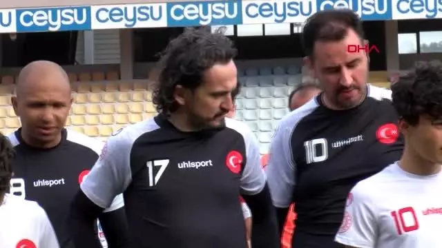 Spor suriyeli gençler, eski futbolculara gösteri maçı yaptı Spor suriyeli gençler, eski futbolculara gösteri maçı yaptı