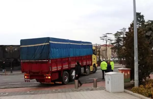 Tekirdağ'da depremzedeler için toplanan yardımlar yola çıktı