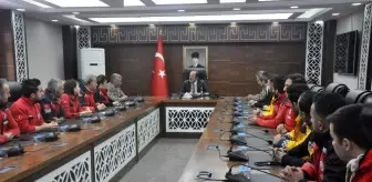 Hamza Pehlivan: Vali Pehlivan, Elazığ depreminde görev alan personele başarı belgesi verdi Hamza Pehlivan: Vali Pehlivan, Elazığ depreminde görev alan personele başarı belgesi verdi