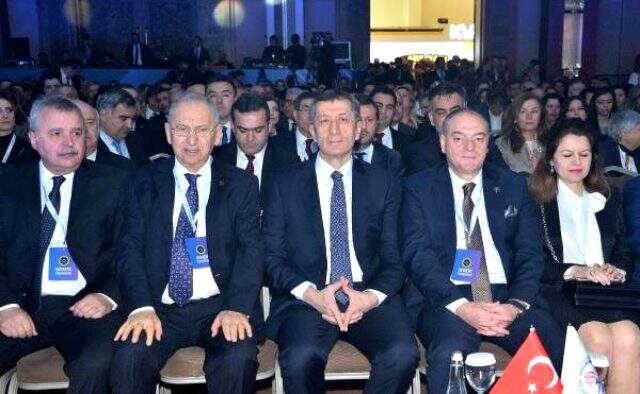 Bakan Selçuk'tan öğrencilere güzel haber: Sınav baskısı azaltılacak