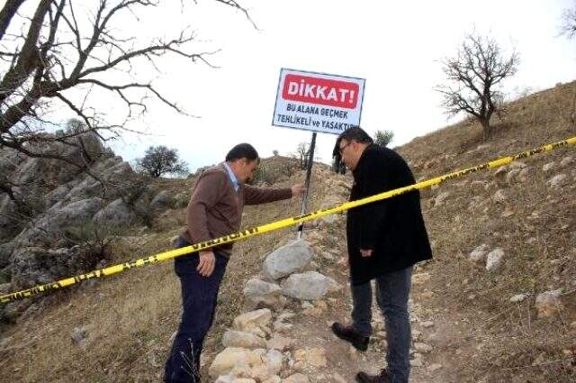 Deprem sonrası bu tabelayı koydular! Kimseyi yaklaştırmıyorlar