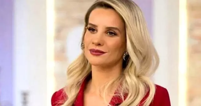 Esra Erol gelen haber sonrası sevincini gizleyemedi! Muhabirinin görüntüsüne sarıldı Esra Erol gelen haber sonrası sevincini gizleyemedi! Muhabirinin görüntüsüne sarıldı