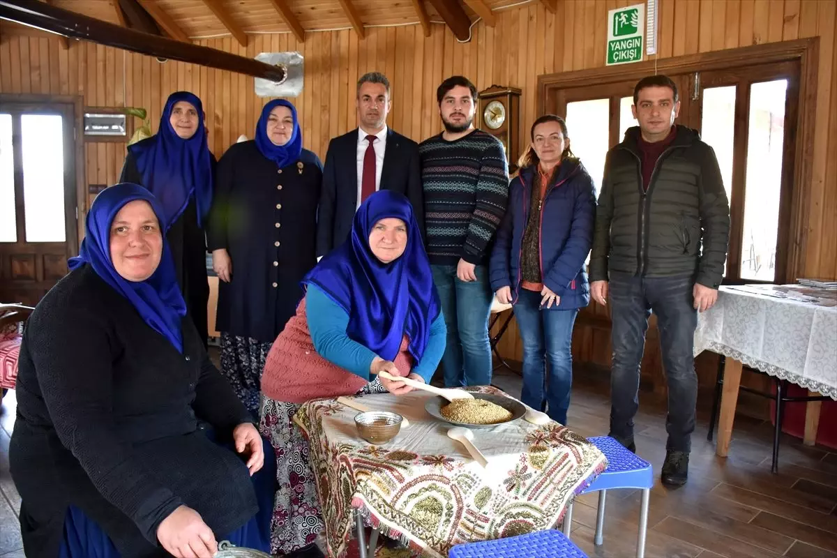 Köylü kadınlar tarlada hazırlandıkları tiyatrodan kopamadı Haberler