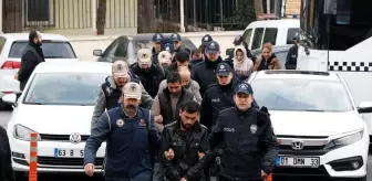 Bozova: Şanlıurfa'da otomobilde bulunan patlayıcıyla ilgili yakalanan 11 şüpheli adliyede Bozova: Şanlıurfa'da otomobilde bulunan patlayıcıyla ilgili yakalanan 11 şüpheli adliyede
