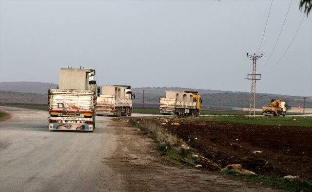 Suriye sınırındaki birliklere beton mevzi sevkiyatı yapıldı