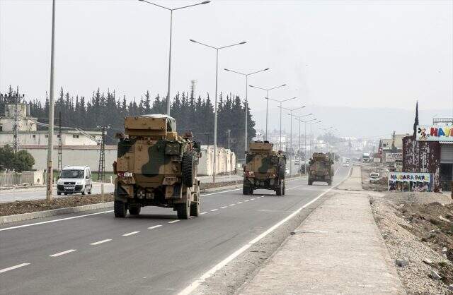 Suriye sınırındaki birliklere beton mevzi sevkiyatı yapıldı