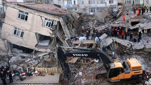 Türkiye beşik gibi sallanırken Meclis, deprem araştırma önergesini reddetti