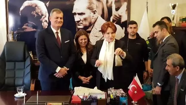 Akşener'den 'bayrak' tepkisi: Bunun alçaklık olduğunu düşünüyorum Akşener'den 'bayrak' tepkisi: Bunun alçaklık olduğunu düşünüyorum