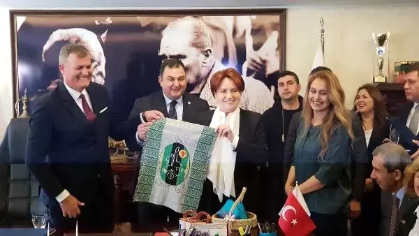 Akşener'den 'bayrak' tepkisi: Bunun alçaklık olduğunu düşünüyorum Akşener'den 'bayrak' tepkisi: Bunun alçaklık olduğunu düşünüyorum