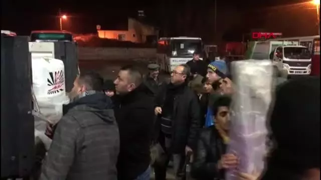 Aydın kuşadası'nın yardım tır'ı elazığ'a ulaştı Aydın kuşadası'nın yardım tır'ı elazığ'a ulaştı