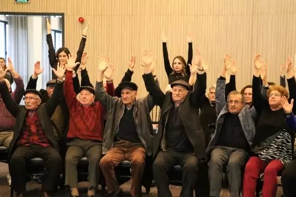 Belediyenin bahar evi sakinlerine Alzheimer için beyin eğitimi