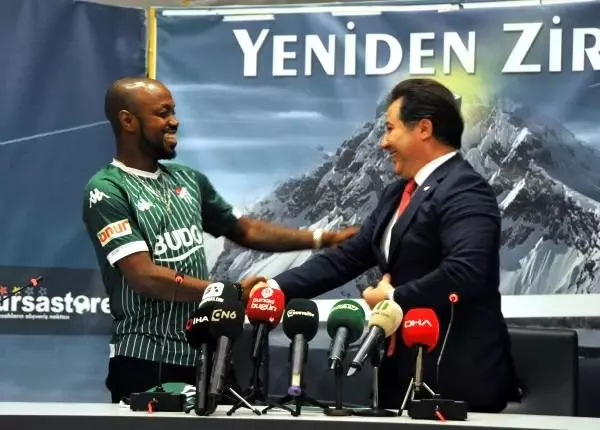 Bursaspor'da Traore imzaladı