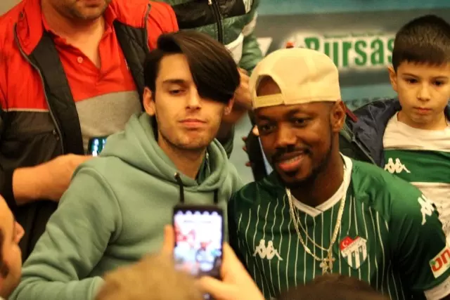 Bursaspor, Traore ile sözleşme imzaladı
