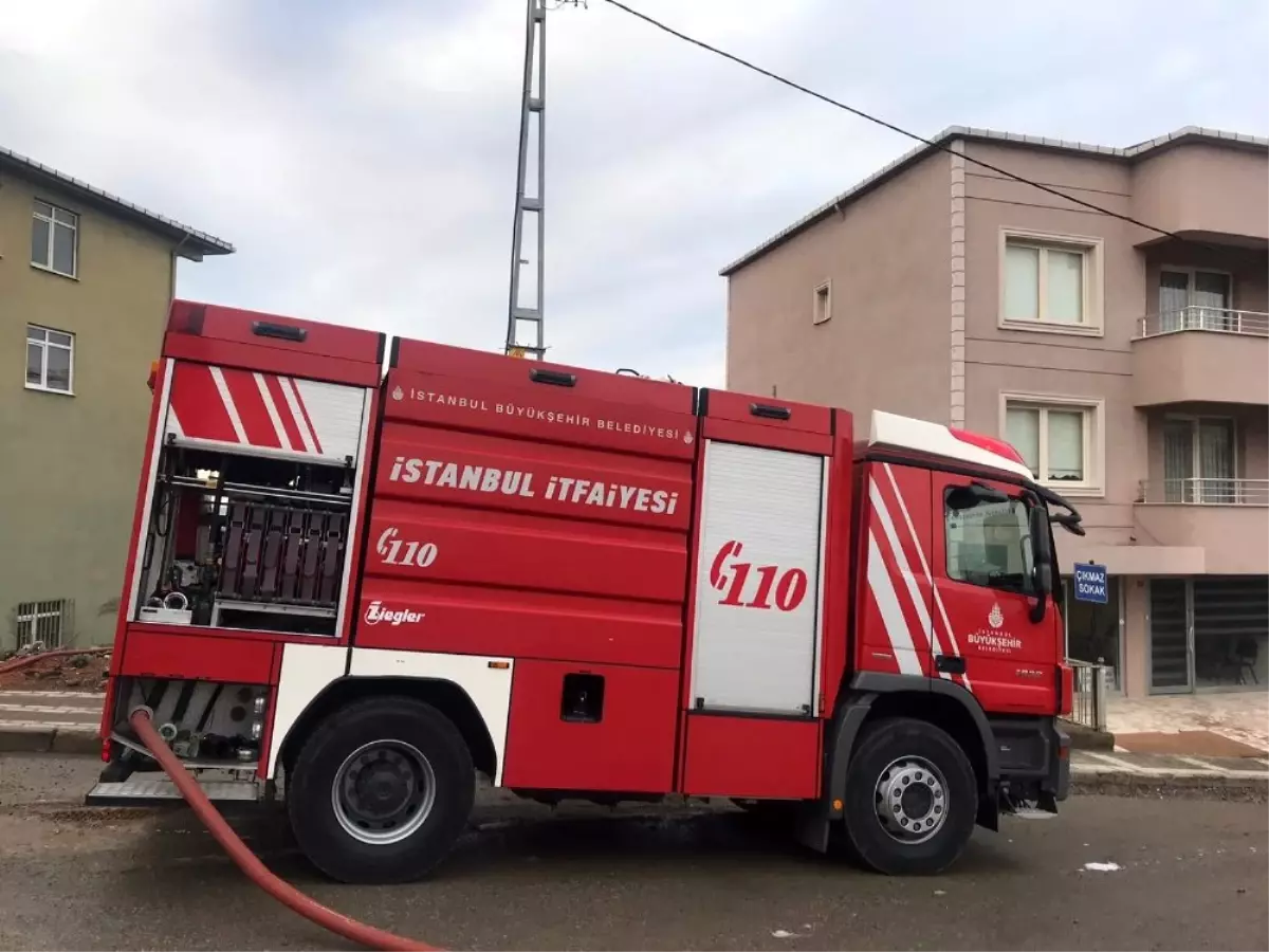 Çengelköy'de tek katlı evde korkutan yangın