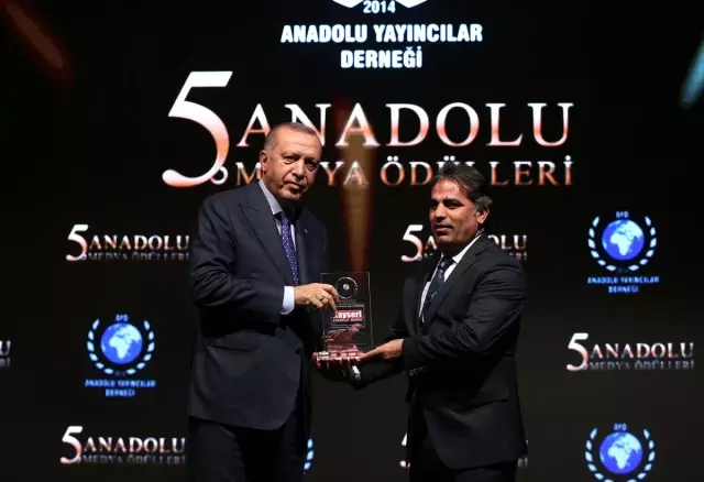 Cumhurbaşkanı Erdoğan 5. Anadolu Medya Ödülleri töreninde konuştu: (1) Cumhurbaşkanı Erdoğan 5. Anadolu Medya Ödülleri töreninde konuştu: (1)