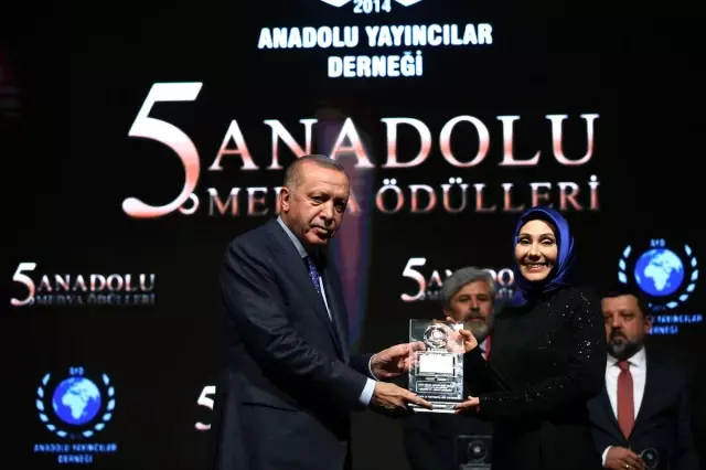 Cumhurbaşkanı Erdoğan 5. Anadolu Medya Ödülleri töreninde konuştu: (1) Cumhurbaşkanı Erdoğan 5. Anadolu Medya Ödülleri töreninde konuştu: (1)