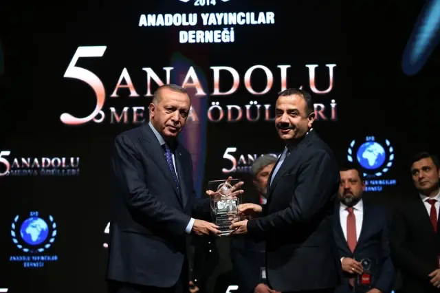 Cumhurbaşkanı Erdoğan 5. Anadolu Medya Ödülleri töreninde konuştu: (1) Cumhurbaşkanı Erdoğan 5. Anadolu Medya Ödülleri töreninde konuştu: (1)