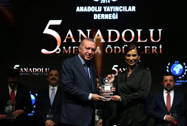 Cumhurbaşkanı Erdoğan 5. Anadolu Medya Ödülleri töreninde konuştu: (1) Cumhurbaşkanı Erdoğan 5. Anadolu Medya Ödülleri töreninde konuştu: (1)