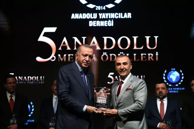 Cumhurbaşkanı Erdoğan 5. Anadolu Medya Ödülleri töreninde konuştu: (1) Cumhurbaşkanı Erdoğan 5. Anadolu Medya Ödülleri töreninde konuştu: (1)