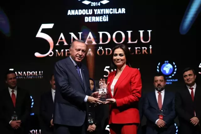 Cumhurbaşkanı Erdoğan 5. Anadolu Medya Ödülleri töreninde konuştu: (1) Cumhurbaşkanı Erdoğan 5. Anadolu Medya Ödülleri töreninde konuştu: (1)