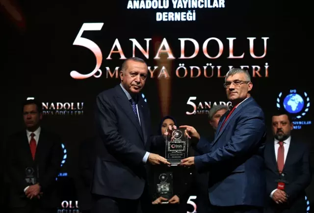 Cumhurbaşkanı Erdoğan 5. Anadolu Medya Ödülleri töreninde konuştu: (1) Cumhurbaşkanı Erdoğan 5. Anadolu Medya Ödülleri töreninde konuştu: (1)