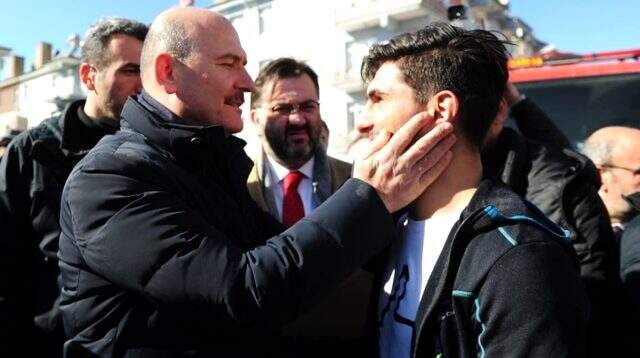 Depremde iki kişiyi enkazdan öıkaran Suriyeli Mahmud'un ailesi evsiz kaldı