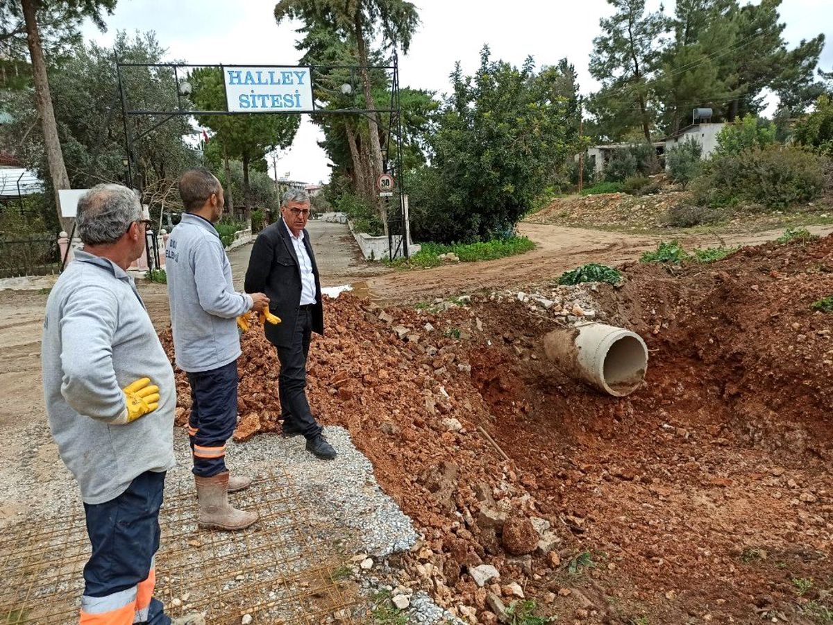 Didim Belediyesi Akbük'te yağmur suyu kanalı yapıyor