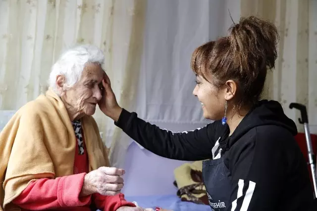 Evde bakım hizmetinden 9 ayda 4 bin 552 yaşlı ve hasta faydalandı