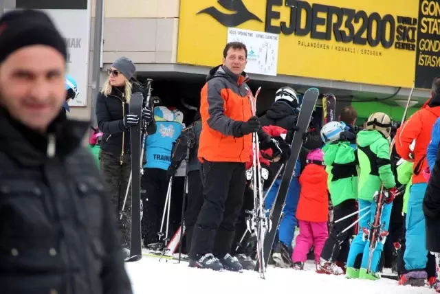 İmamoğlu, gelen tepkiler üzerine kameralar karşısına geçti: Kayak yapmak zil takıp oynamak değil İmamoğlu, gelen tepkiler üzerine kameralar karşısına geçti: Kayak yapmak zil takıp oynamak değil