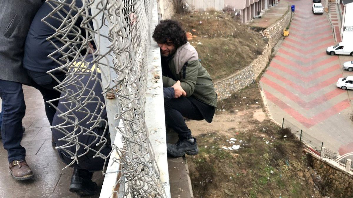 İntihar şovmeni bu defa da Bilecik'te sahneye çıktı