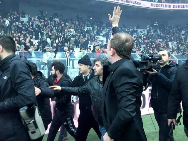 İşte Sergen Yalçın için düzenlenen imza töreninden kareler!
