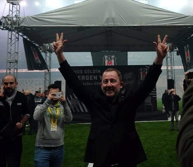 İşte Sergen Yalçın için düzenlenen imza töreninden kareler!