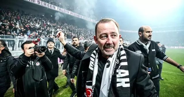 İşte Sergen Yalçın için düzenlenen imza töreninden kareler! İşte Sergen Yalçın için düzenlenen imza töreninden kareler!