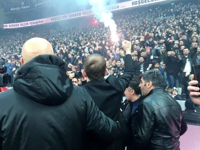 İşte Sergen Yalçın için düzenlenen imza töreninden kareler!