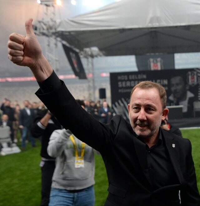 İşte Sergen Yalçın için düzenlenen imza töreninden kareler!