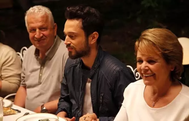 Murat Boz'un abisi, uçakta kalp spazmı geçiren annesinin sağlık durumu hakkında bilgi verdi Murat Boz'un abisi, uçakta kalp spazmı geçiren annesinin sağlık durumu hakkında bilgi verdi