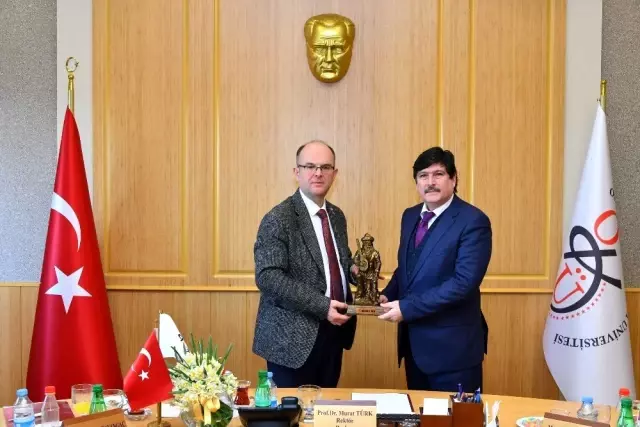 Rektör Yardım, Doğu Akdeniz ve Enerji Stratejileri Konferansına katıldı