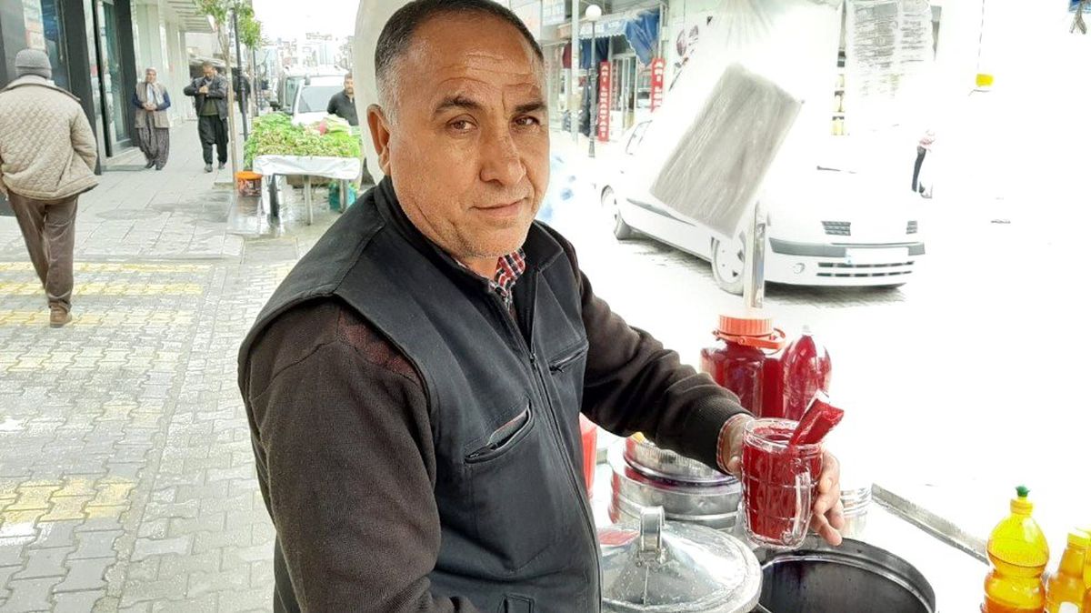 Seyyar satıcı Cumali'den ilginç çıkış: Koronavirüsün ilacı şalgam suyu